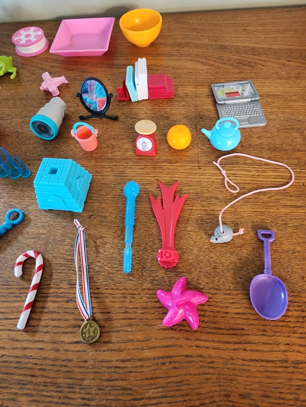 Misc. Doll & Doll House Accessories Lot - Picture 5 of 7